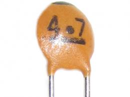 4p7/50V - kramický kondenzátor